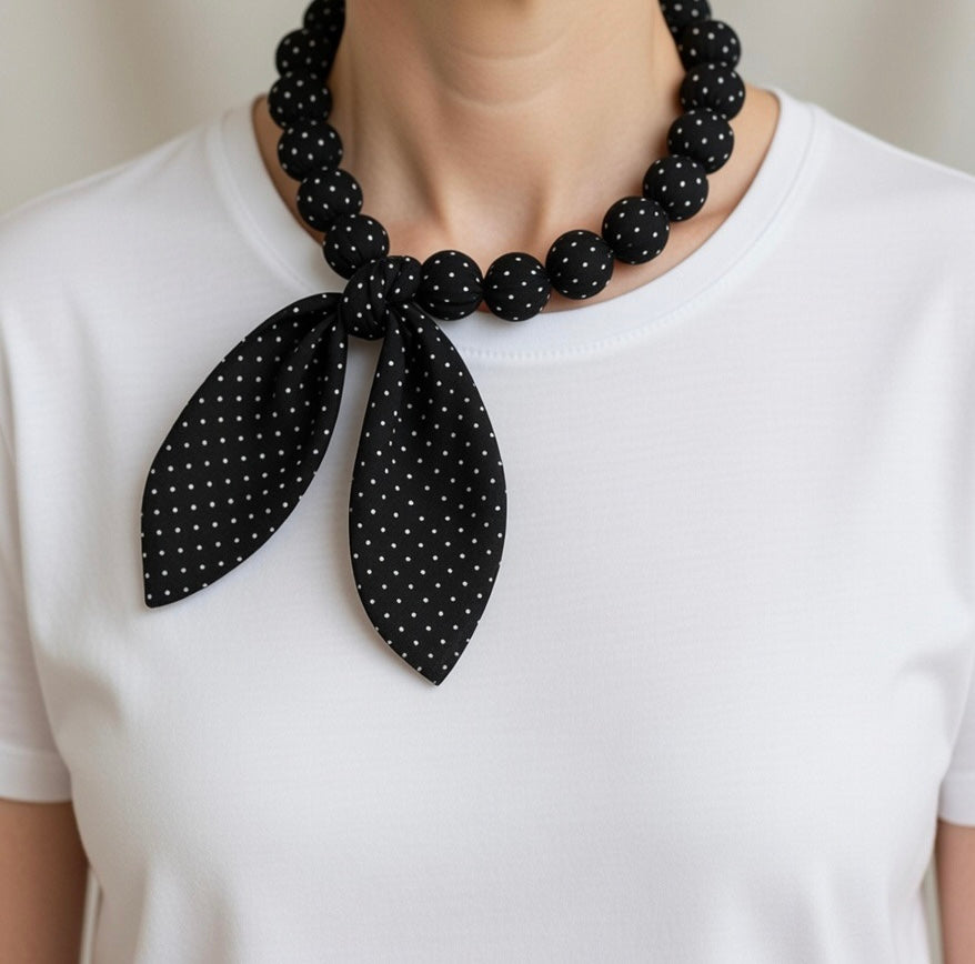 Collar textil artesanal Flamenca con estampado tradicional negro